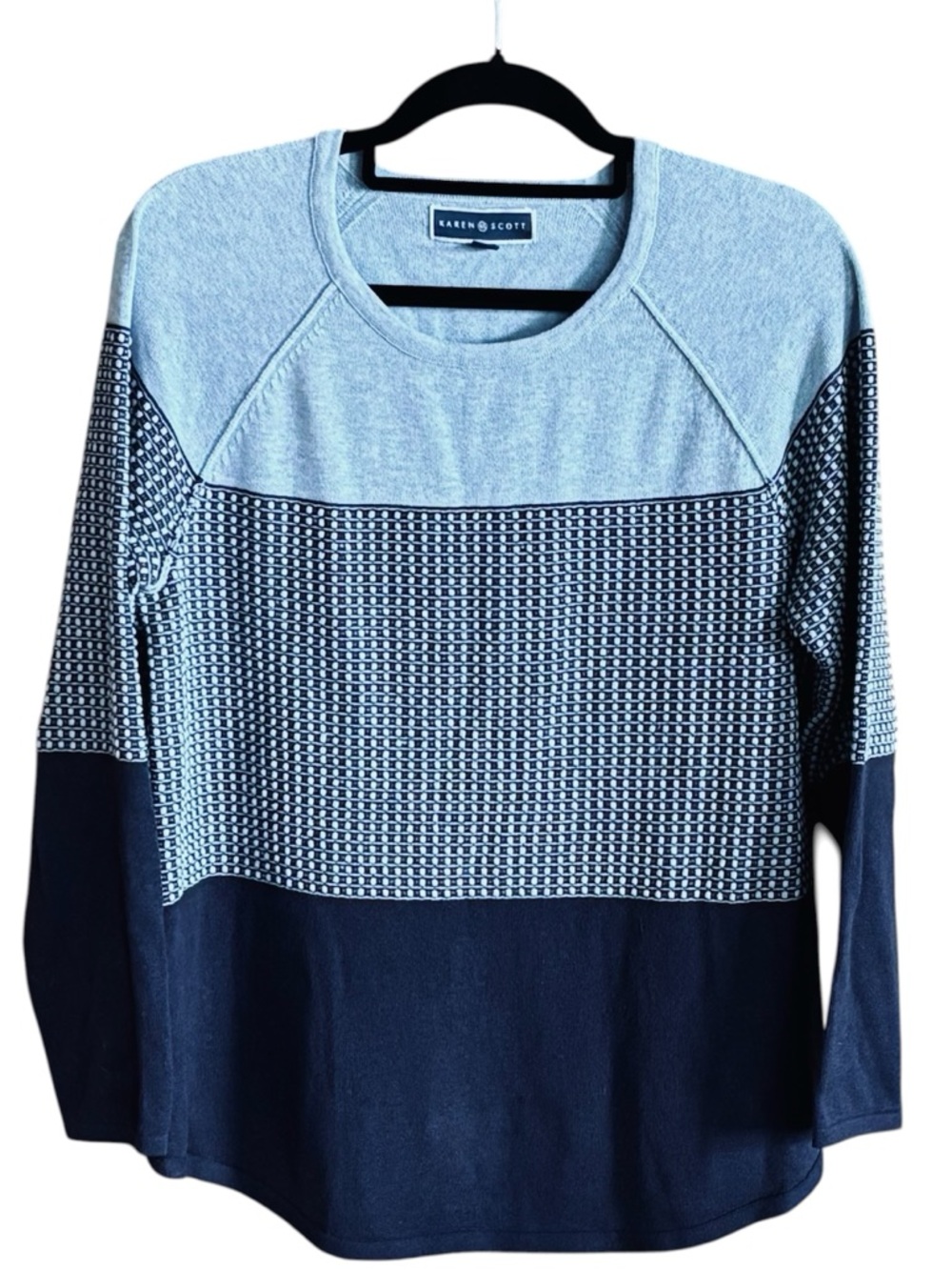 Women's medium Karen Scott colorblock long sleeve crew neck pullover sweater.